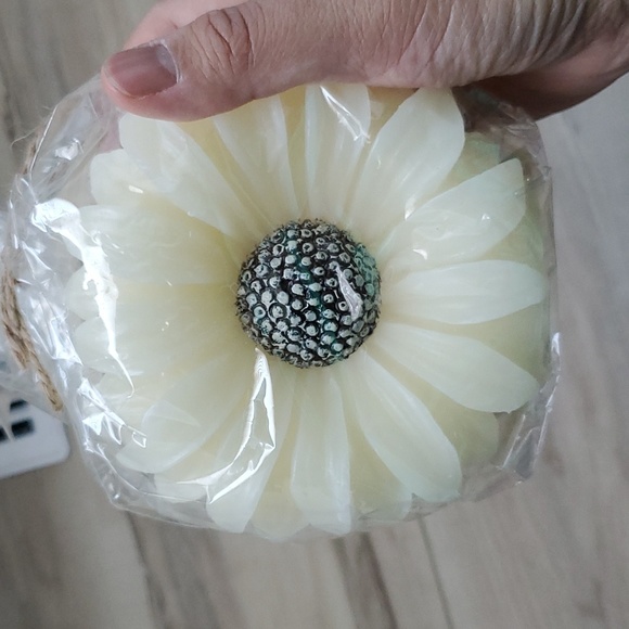 Sunflower Candle Lot by Ashland - Picture 4 of 10